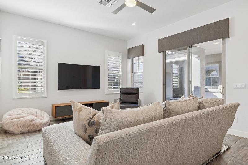 43-web-or-mls-10708-n-136th-pl