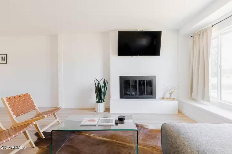 c1679e25-8a75-4f91-aa17-ec0c01a2247b (1)