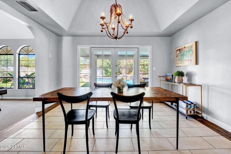 8-web-or-mls-9504 E Sunnyside Dr-8