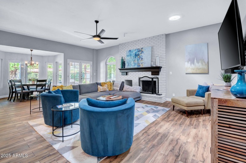 18-web-or-mls-9504 E Sunnyside Dr-18