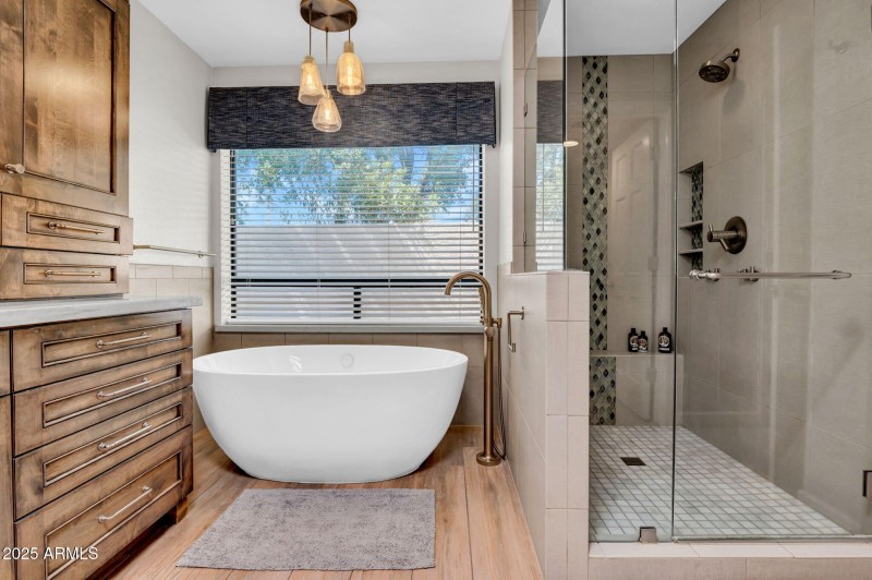 23-web-or-mls-9504 E Sunnyside Dr-23