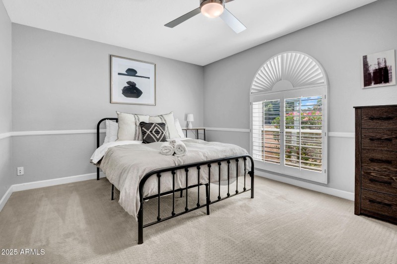 30-web-or-mls-9504 E Sunnyside Dr-30