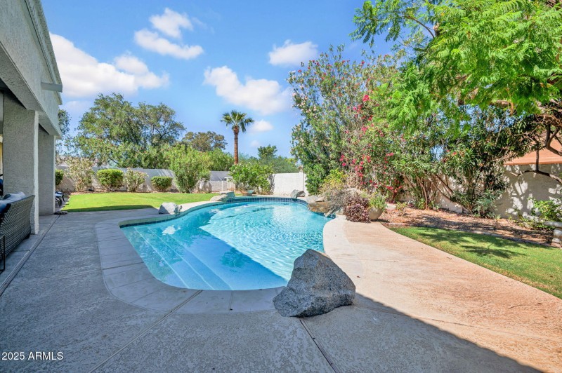 33-web-or-mls-9504 E Sunnyside Dr-33