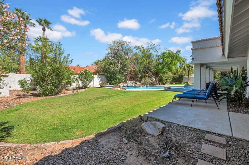 36-web-or-mls-9504 E Sunnyside Dr-36