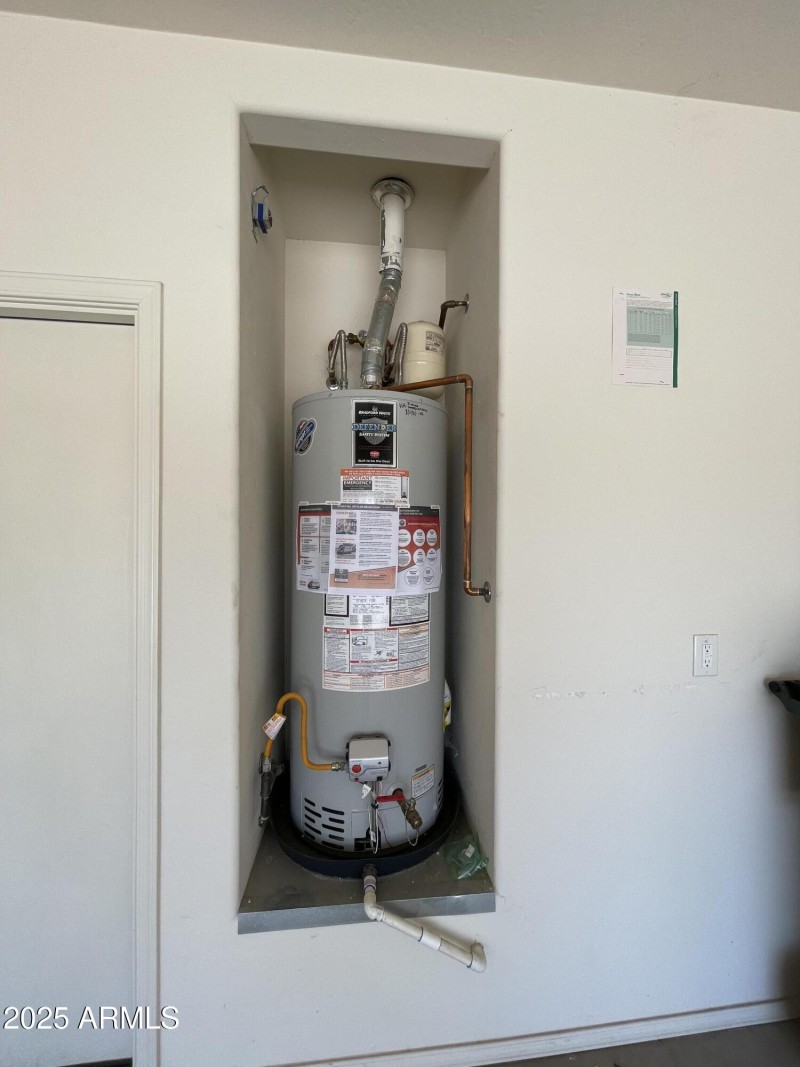GAS WATER HEATER