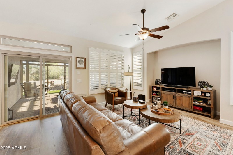 4664 E-011-032-dlb-MLS_Size