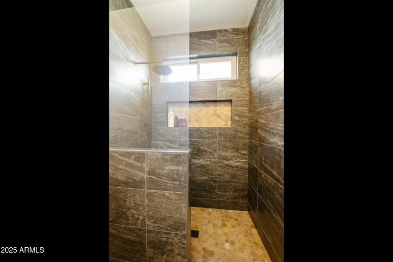 4664 E-028-044-DLB 5830-MLS_Size