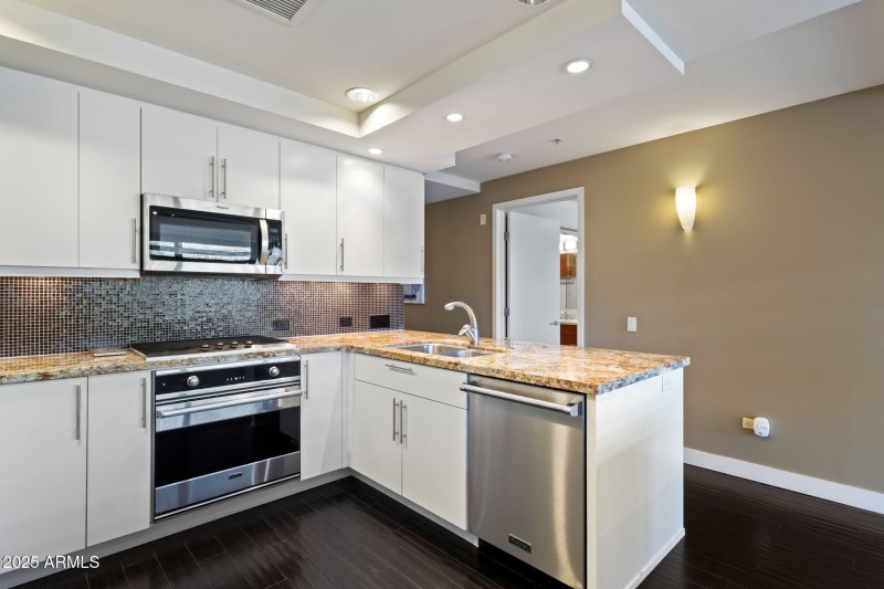 22-web-or-mls-7147-e-rancho-vista-dr