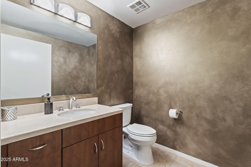 17-web-or-mls-7147-e-rancho-vista-dr