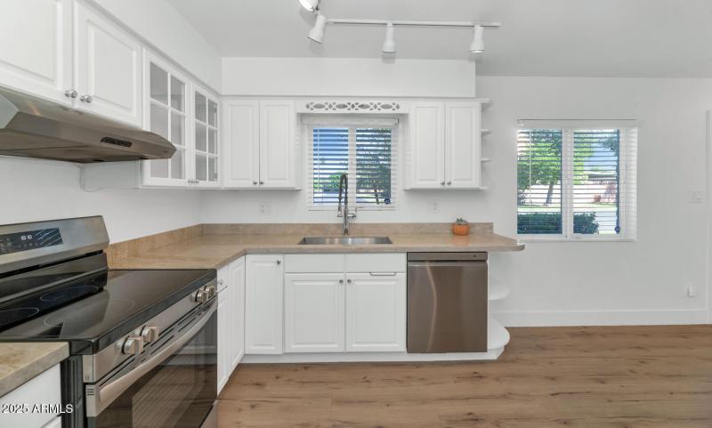 4027 E Campbell Ave-large-007-005-TOD821