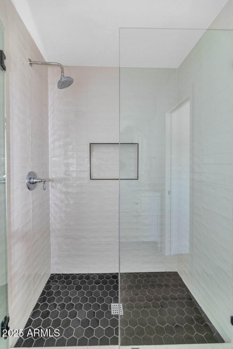 4027 E Campbell Ave-large-015-014-TOD822