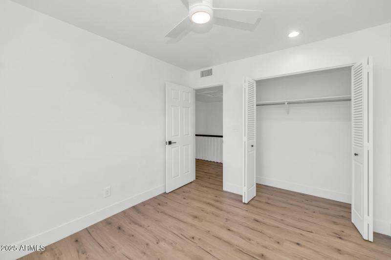 4027 E Campbell Ave-large-017-018-TOD822