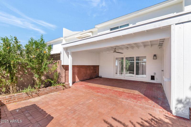 4027 E Campbell Ave-large-021-027-TOD823