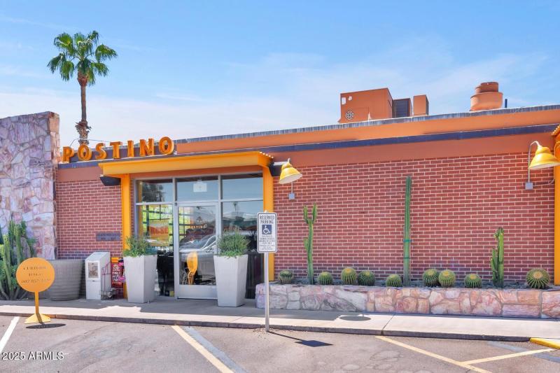 4027 E Campbell Ave-large-027-002-N 40th