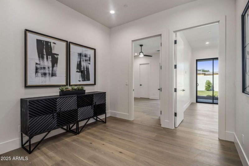 3 bedrooms shar this Space