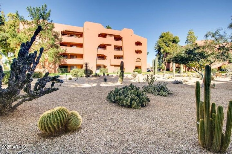 Anasazi Village grounds 01