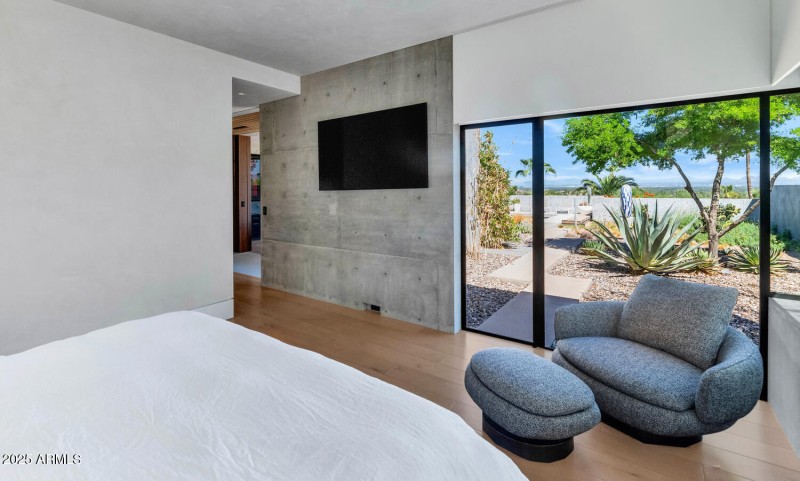 4446 E Mockingbird Ln-large-074-072-4446