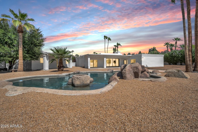 9027N82ndSt_WS-1_Dusk4