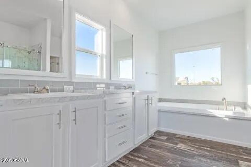 D27C5BD9-1073-4D01-965D-382A66F17B97