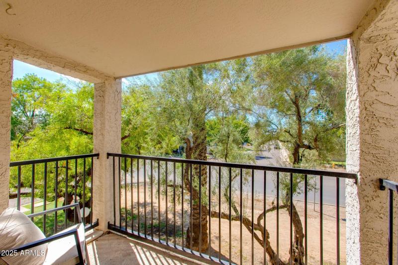 Balcony along tree lined Bridal Path