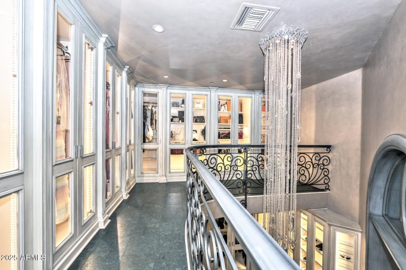 Primary Closet- Upper2