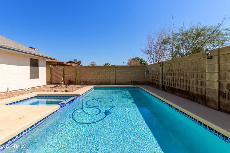 Private Pool and Jacuzzi
