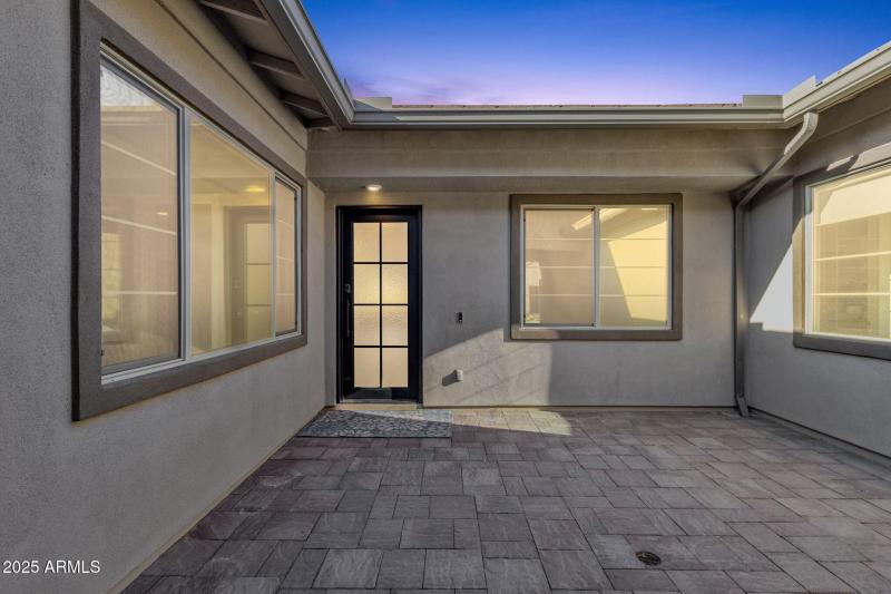 3-web-or-mls-1266-e-donato-dr