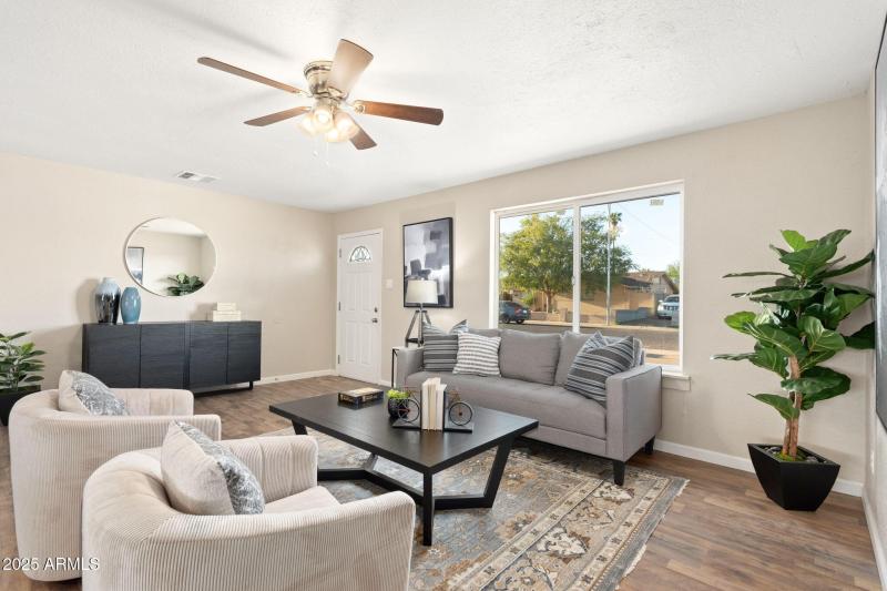 6223 W EARLL Drive, Phoenix, AZ