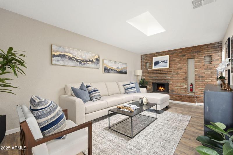 6223 W EARLL Drive, Phoenix, AZ