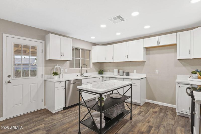 6223 W EARLL Drive, Phoenix, AZ