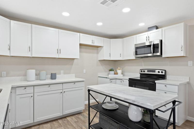 6223 W EARLL Drive, Phoenix, AZ