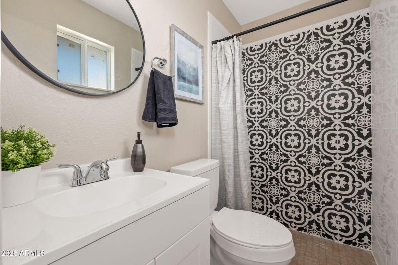 6223 W EARLL Drive, Phoenix, AZ