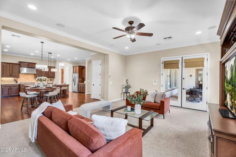 14-web-or-mls-610 W Tonto Dr - 12