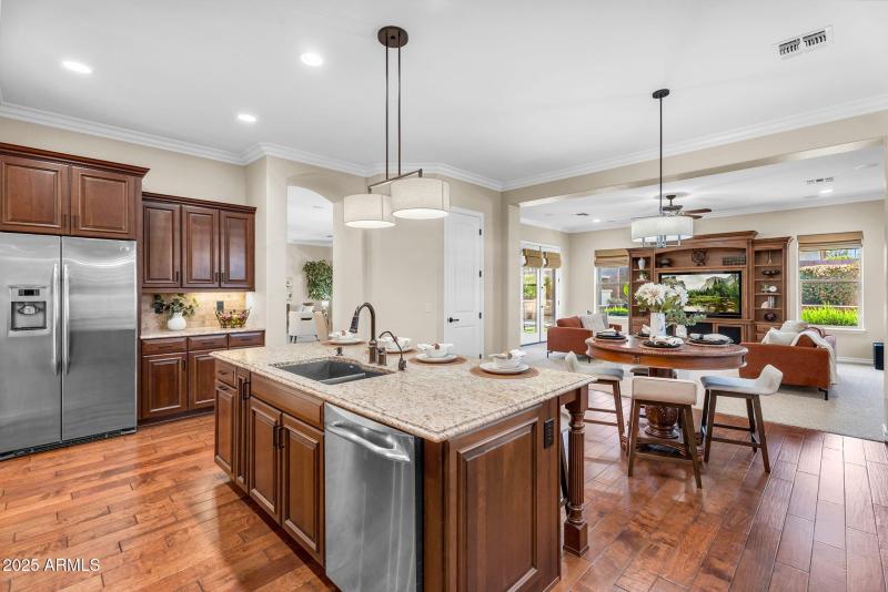 17-web-or-mls-610 W Tonto Dr - 15