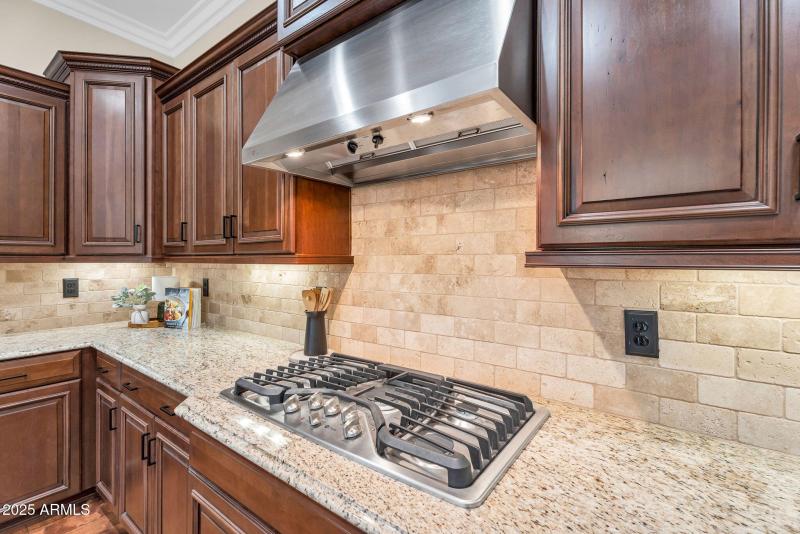 19-web-or-mls-610 W Tonto Dr - 17