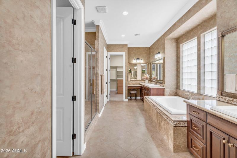 29-web-or-mls-610 W Tonto Dr - 25