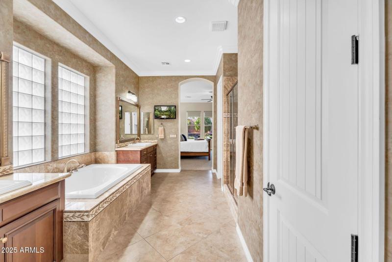 30-web-or-mls-610 W Tonto Dr - 26