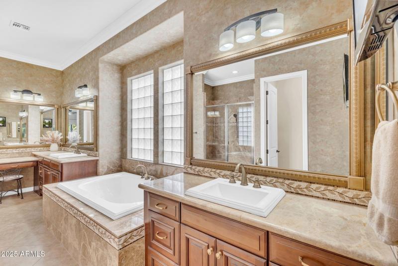 31-web-or-mls-610 W Tonto Dr - 27