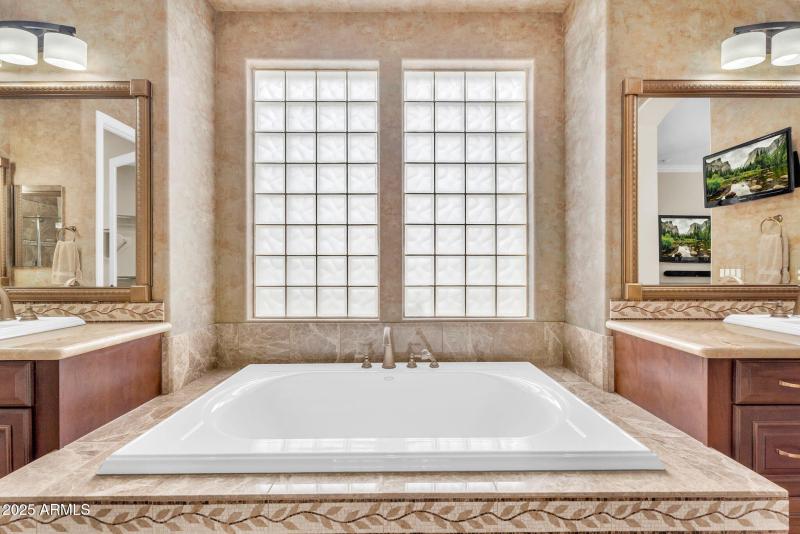 32-web-or-mls-610 W Tonto Dr - 28