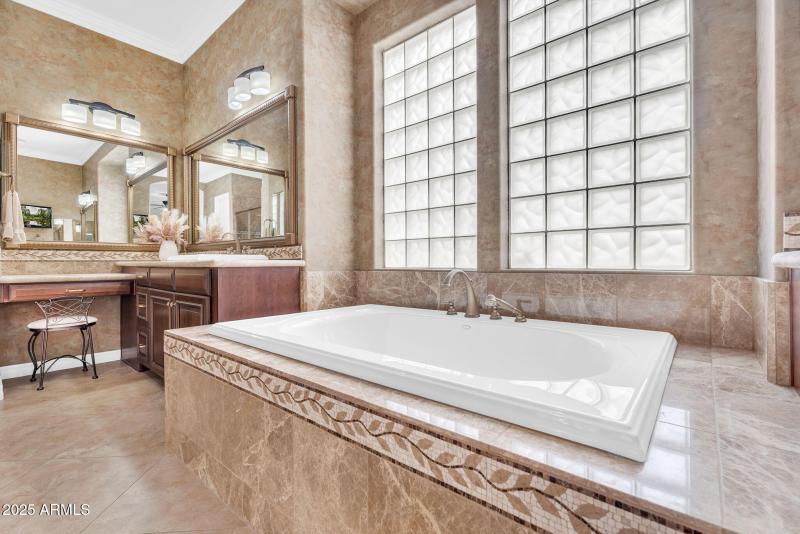 33-web-or-mls-610 W Tonto Dr - 29