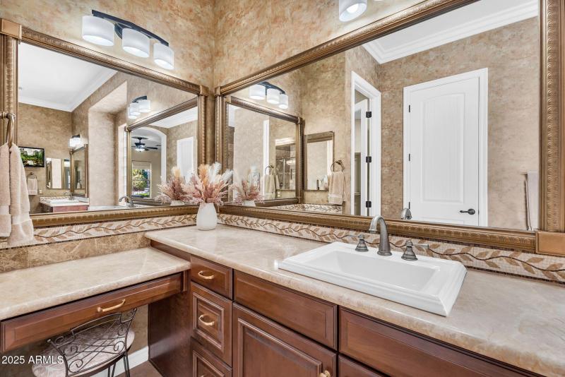 36-web-or-mls-610 W Tonto Dr - 32