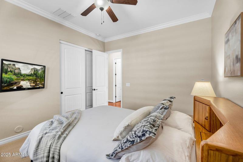 41-web-or-mls-610 W Tonto Dr - 37