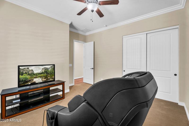 43-web-or-mls-610 W Tonto Dr - 42