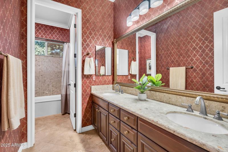 44-web-or-mls-610 W Tonto Dr - 39