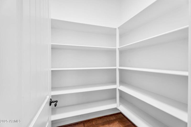 46-web-or-mls-610 W Tonto Dr - 38