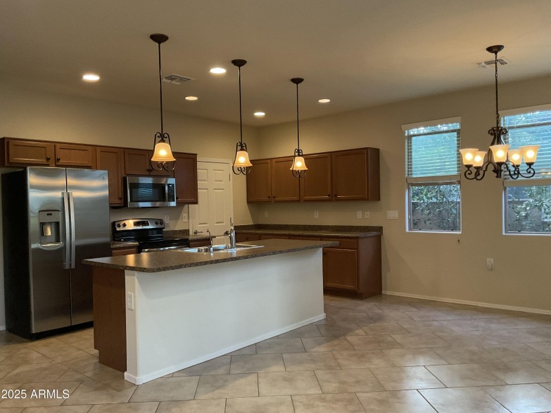 Kitchen & Dining Area