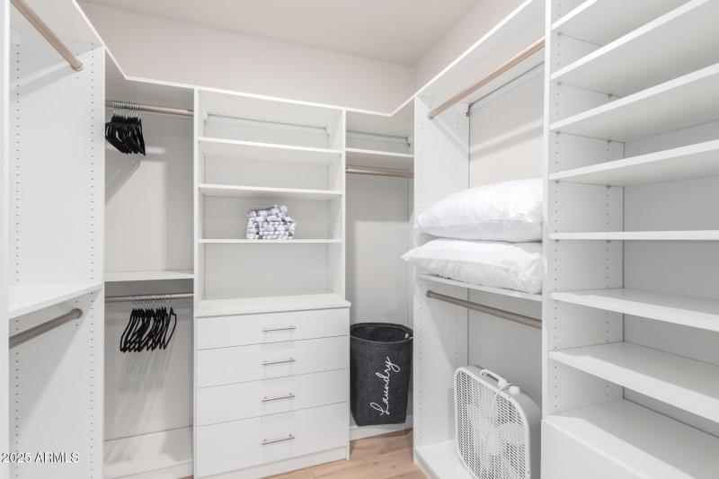 G 022 - 21 - Osborn - Master Closet