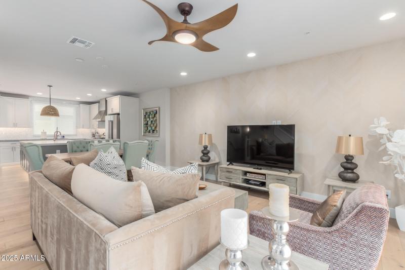 T 013 - 07 - Osborn - Living Room