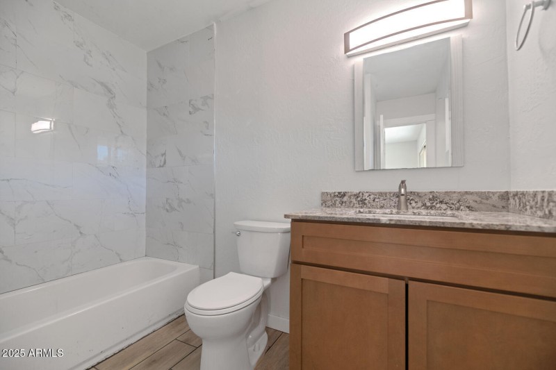4821 E Sheridan St-large-034-009-4821 E