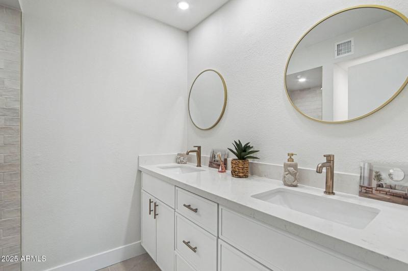 16-web-or-mls-N Majorca Way-1006-016